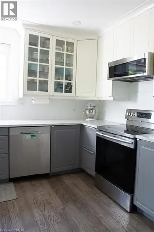 182 Erindale Avenue Hamilton ON L8K 4R4