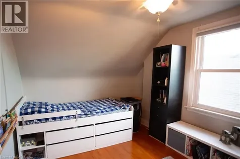 182 Erindale Avenue Hamilton ON L8K 4R4