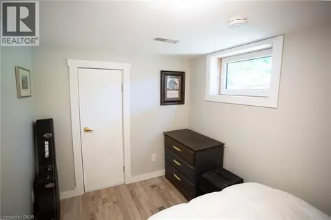 182 Erindale Avenue Hamilton ON L8K 4R4