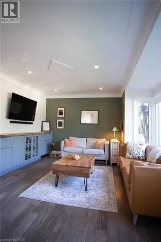 182 Erindale Avenue Hamilton ON L8K 4R4