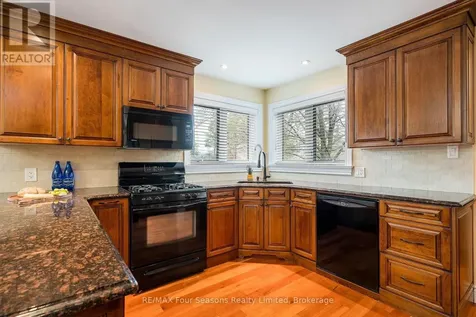 16 Carmichael Crescent Collingwood ON L9Y 4R6