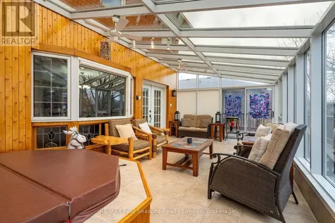 16 Carmichael Crescent Collingwood ON L9Y 4R6