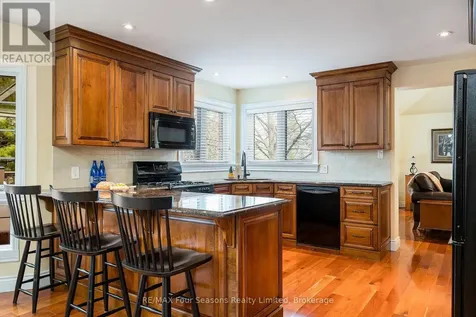 16 Carmichael Crescent Collingwood ON L9Y 4R6