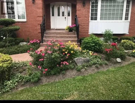 16 Carmichael Crescent Collingwood ON L9Y 4R6