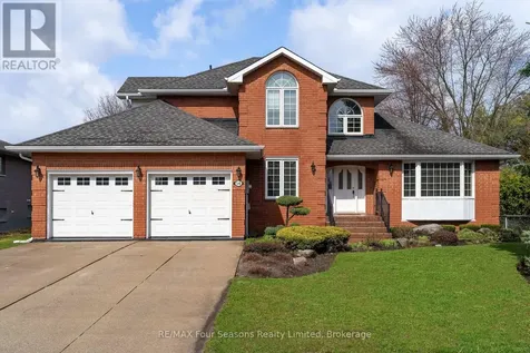 16 Carmichael Crescent Collingwood ON L9Y 4R6