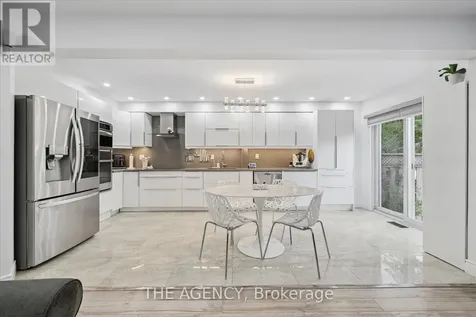908 Oaktree Crescent Newmarket (summerhill Estates) ON L3X 2Z1