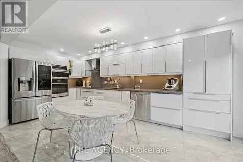 908 Oaktree Crescent Newmarket (summerhill Estates) ON L3X 2Z1