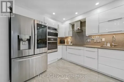 908 Oaktree Crescent Newmarket (summerhill Estates) ON L3X 2Z1