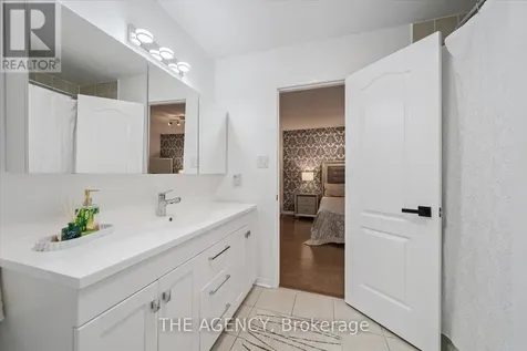 908 Oaktree Crescent Newmarket (summerhill Estates) ON L3X 2Z1
