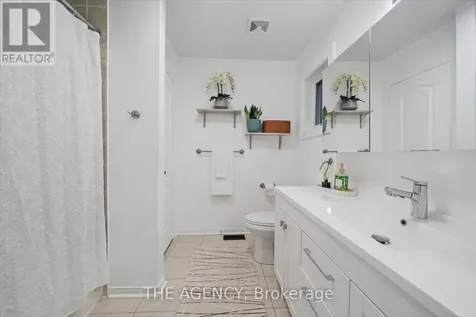 908 Oaktree Crescent Newmarket (summerhill Estates) ON L3X 2Z1