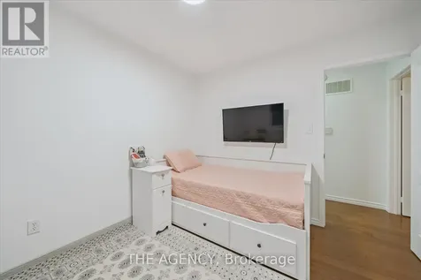 908 Oaktree Crescent Newmarket (summerhill Estates) ON L3X 2Z1
