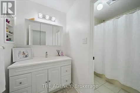 908 Oaktree Crescent Newmarket (summerhill Estates) ON L3X 2Z1