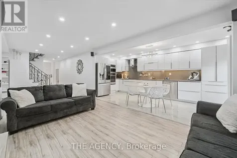908 Oaktree Crescent Newmarket (summerhill Estates) ON L3X 2Z1