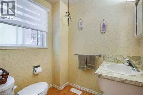24 Roseneath Crescent Kitchener ON N2E 1V9