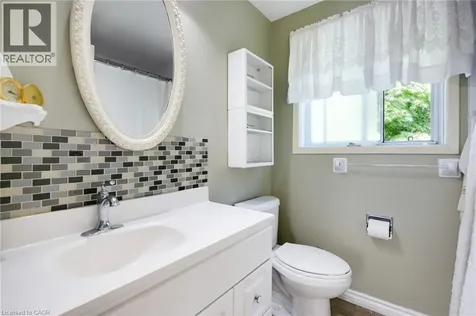 24 Roseneath Crescent Kitchener ON N2E 1V9