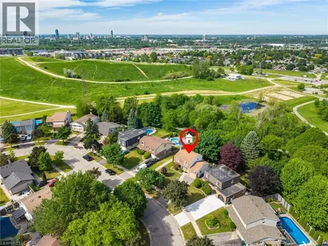 24 Roseneath Crescent Kitchener ON N2E 1V9