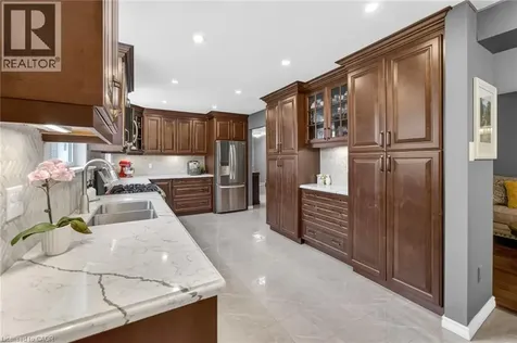 43 Puritan Court Stoney Creek ON L8E 4K9