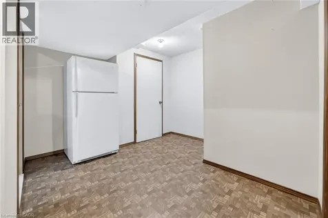 43 Puritan Court Stoney Creek ON L8E 4K9