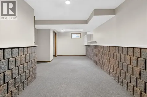 43 Puritan Court Stoney Creek ON L8E 4K9