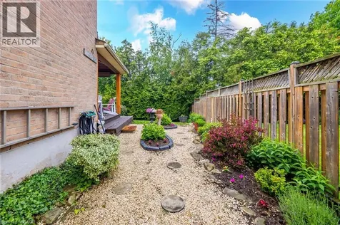 43 Puritan Court Stoney Creek ON L8E 4K9