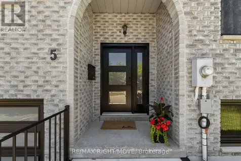 5 Chestnut Place Orillia ON L3V 7N8