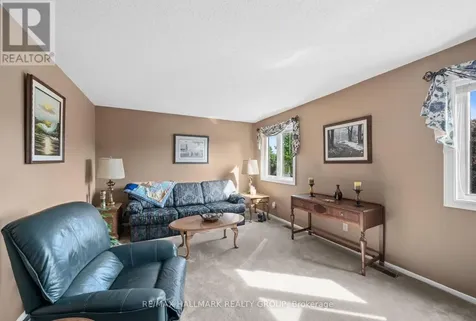 1912 Des Epinettes Avenue Ottawa ON K1C 6P5