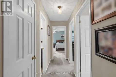 1912 Des Epinettes Avenue Ottawa ON K1C 6P5