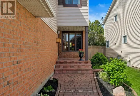 1912 Des Epinettes Avenue Ottawa ON K1C 6P5