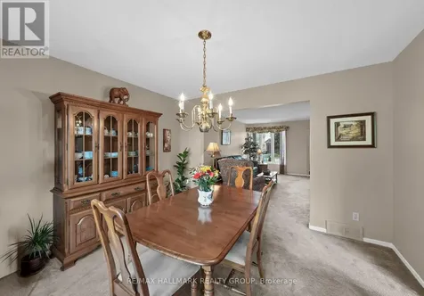 1912 Des Epinettes Avenue Ottawa ON K1C 6P5