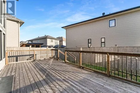 327 Ballinville Circle Ottawa ON K4M 0C4
