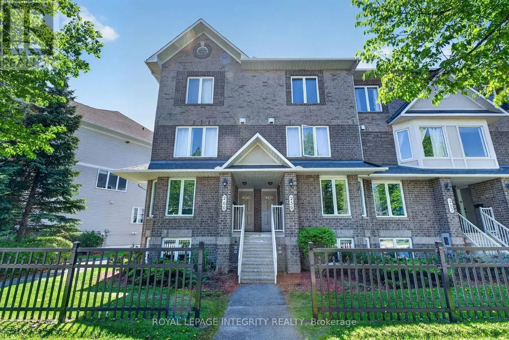 256 Cresthaven Drive Ottawa ON K2G 6W4
