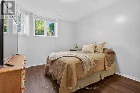 256 Cresthaven Drive Ottawa ON K2G 6W4