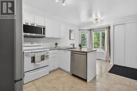256 Cresthaven Drive Ottawa ON K2G 6W4