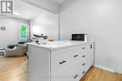 389 Daly Avenue Ottawa ON K1N 6H1