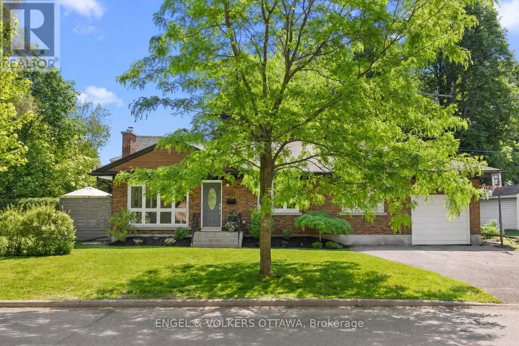 2161 Blossom Drive Ottawa ON K1H 6G6