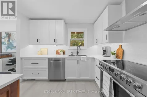 2161 Blossom Drive Ottawa ON K1H 6G6
