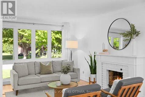 2161 Blossom Drive Ottawa ON K1H 6G6