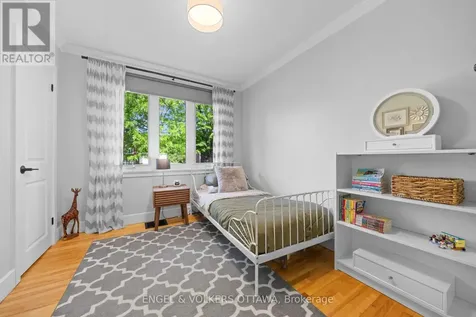 2161 Blossom Drive Ottawa ON K1H 6G6