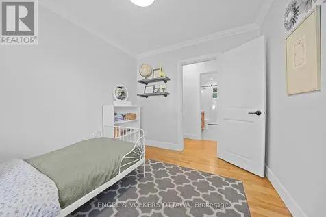 2161 Blossom Drive Ottawa ON K1H 6G6