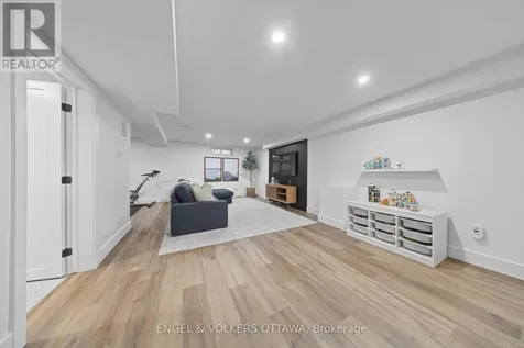 2161 Blossom Drive Ottawa ON K1H 6G6