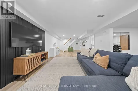 2161 Blossom Drive Ottawa ON K1H 6G6