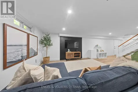 2161 Blossom Drive Ottawa ON K1H 6G6