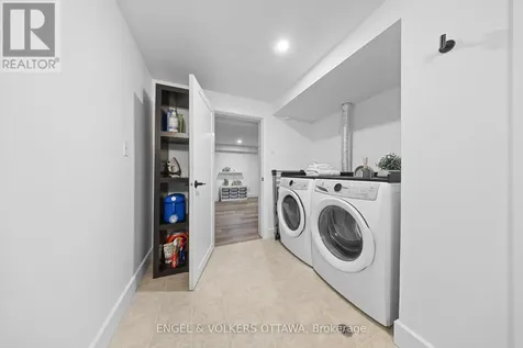 2161 Blossom Drive Ottawa ON K1H 6G6
