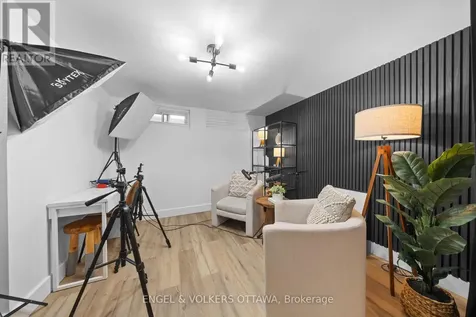 2161 Blossom Drive Ottawa ON K1H 6G6