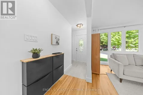 2161 Blossom Drive Ottawa ON K1H 6G6