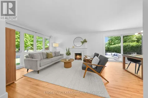 2161 Blossom Drive Ottawa ON K1H 6G6