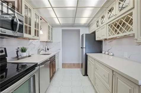 8 Village Green Boulevard Stoney Creek ON L8G 5B8