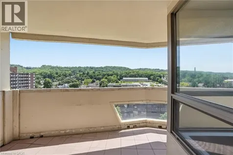 8 Village Green Boulevard Stoney Creek ON L8G 5B8