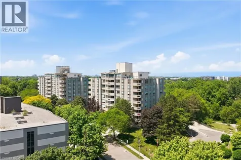 8 Village Green Boulevard Stoney Creek ON L8G 5B8