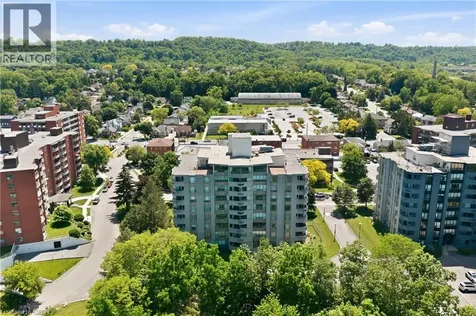 8 Village Green Boulevard Stoney Creek ON L8G 5B8